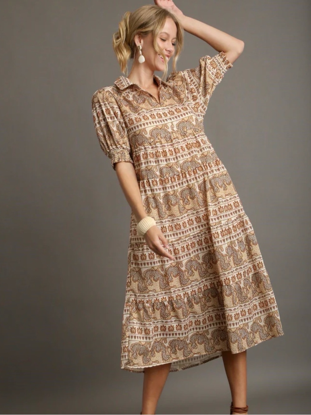 Umgee Mixed Print Collared Midi Dress in Taupe. Size Small